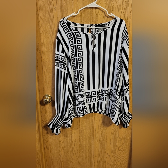 Ashley Stewart Tops - Ashley Stewart Printed Keyhole Blouse